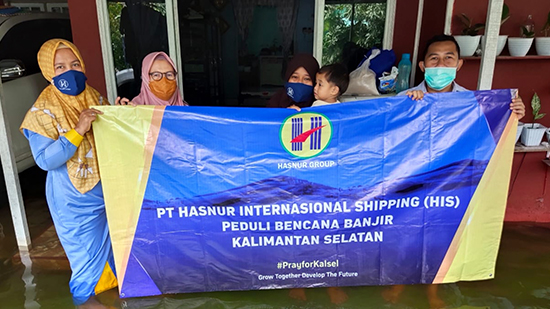 PT Hasnur Internasional Shipping Beri Bantuan Banjir